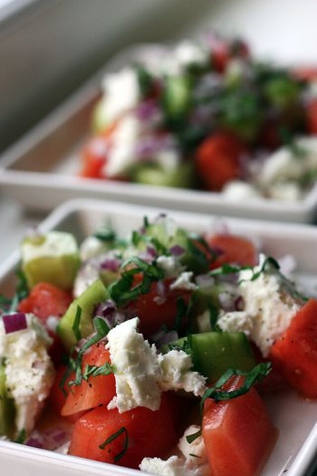 Post-påskmeny: Melonsallad med fetaost, silltallrik och apelsinjordgubbar med vaniljgrädde