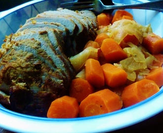 Mammas skinkstek med kokt potatis och massor av härlig sås!