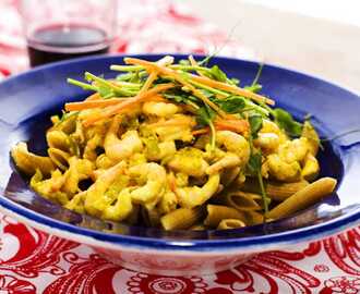 Pasta med räkor och currysås