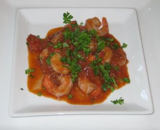 Scampi con salsa de tomates con ajo