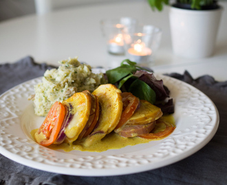 Ugnsfalukorv med äpple, curry och potatisstomp