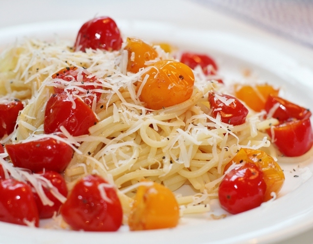 Pasta med frästa tomater - när det enkla är det goda och rapport från landet