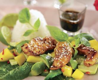 Sesamkyckling med mangosallad och limedressing