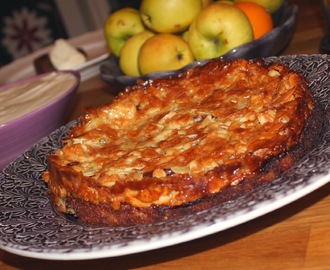 Fantastisk mandelkaka med äpple och knäckigt toscatäcke