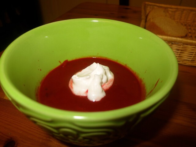 Soppa med tomat och rödbeta