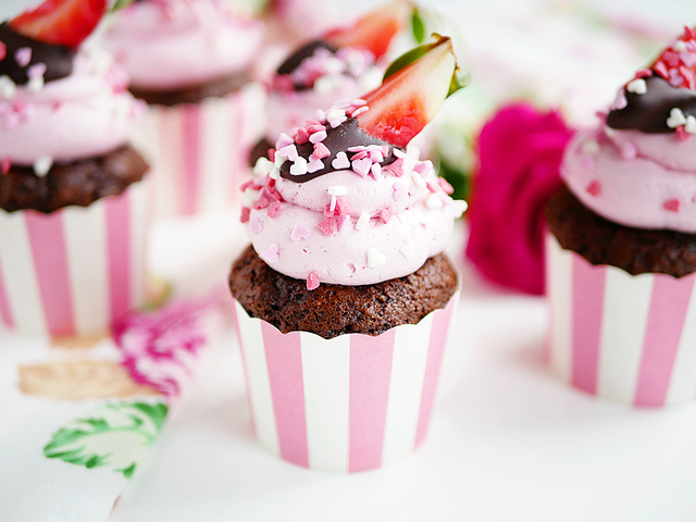 Hjärtliga jordgubb- och chokladcupcakes