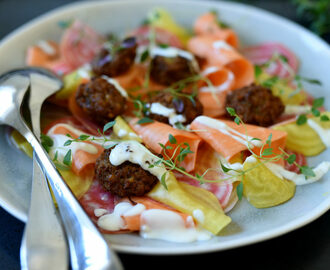 Falafel sallad med betor