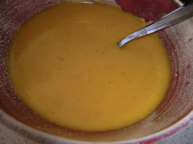 Mustig soppa med morötter, sötpotatis och pumpa