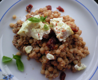 Pärlcouscous med soltorkad tomat- & mandelpesto