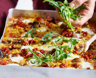 One pot pasta med salsiccia, svamp och röd pesto