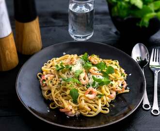 Pasta med chili och räkor