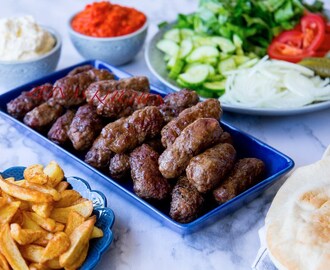 Cevapcici med kajmak