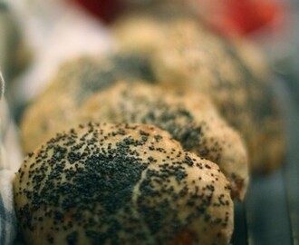 Scones med ost och vallmofrön