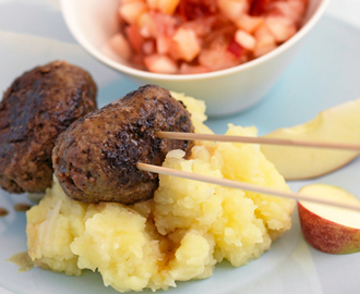 Köttfärsspett med selleristomp och äppelchutney