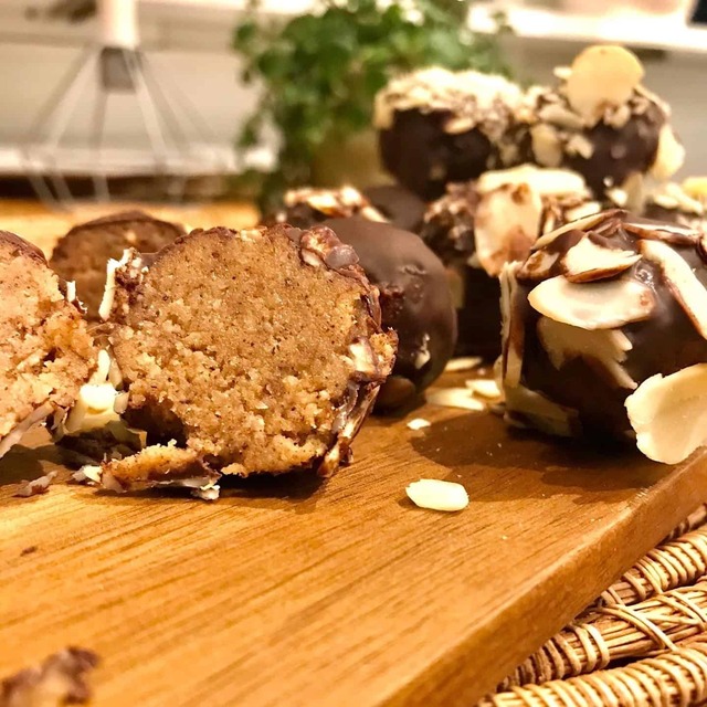Davinas pepparkaksbollar med choklad och mandelspån