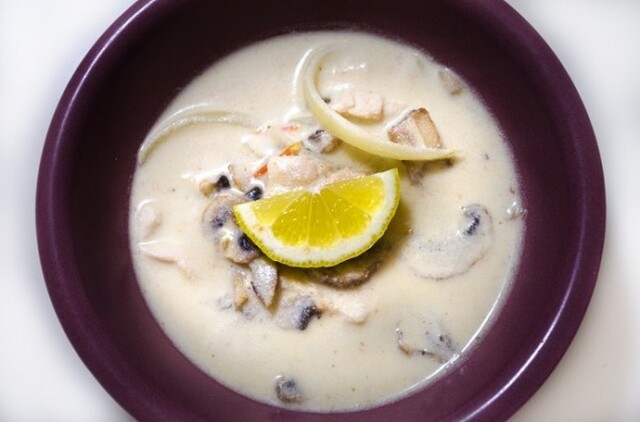 Kycklingsoppa med kokosmjölk – Tom Kha Gai