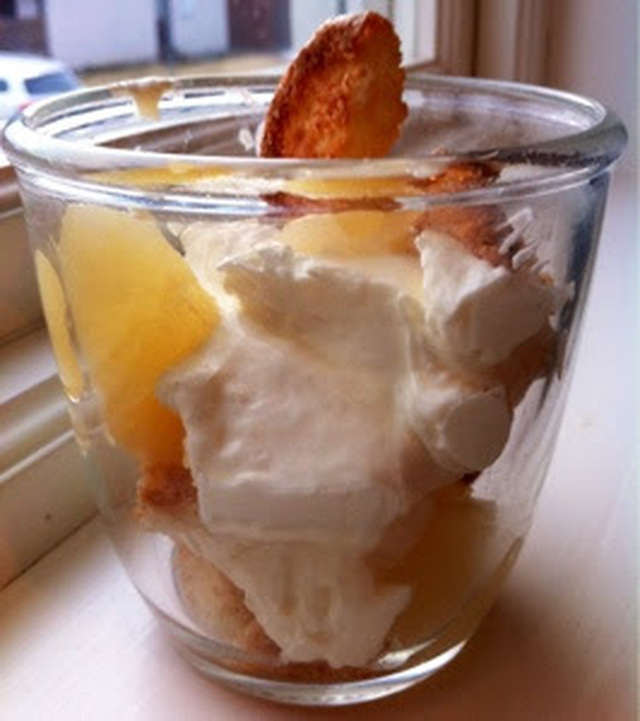 Mascarponekräm med päron och mandelbiskvier