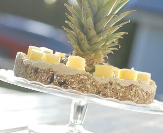 Raw ananas cheesecake