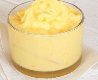 Nyttig fryst yoghurtglass mango