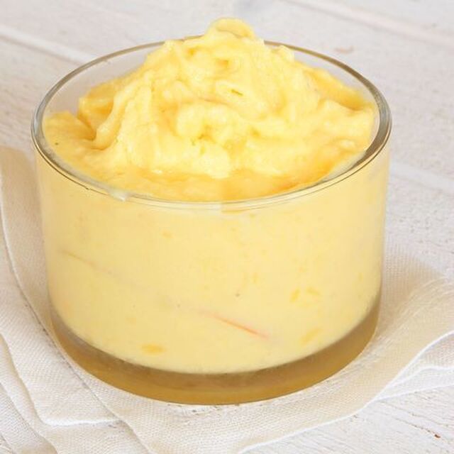 Nyttig fryst yoghurtglass mango
