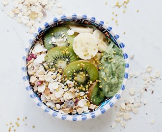 Vegan Oatmeal with Protein RIch Granola & Raw Avocado Cream