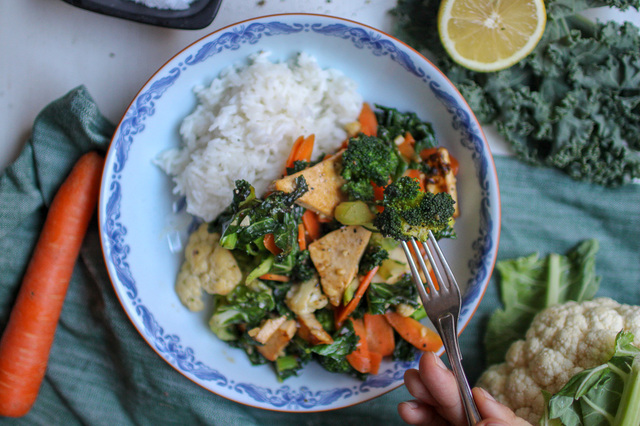 Enkel grönsakswok med tofu