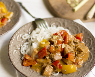 Lemongrass-red curry jackfruit+rice noodles