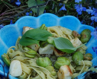 Pestopasta med halloumi och bondbönor