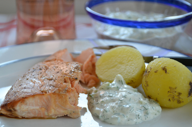 Grillad lax med bourbonglaze & dilltzatziki