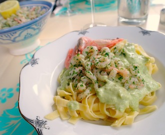 Pasta med räkor och krämiga ärtor