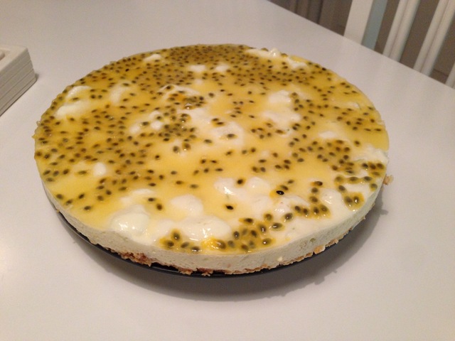 Recept: Cheesecake med passionsfrukt och lime