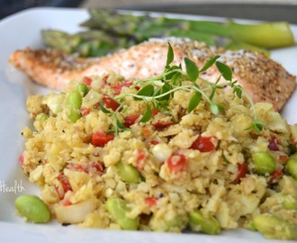 Blomkåls"risotto" med paprika, edamame och ugnsbakad lax