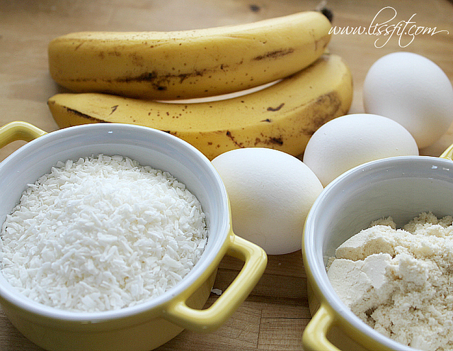 Glutenfritt: Tjocka proteinpannkakor med banan och kokos