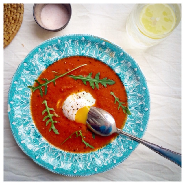 Tomatsoppa med palsternacka och pocherat ägg