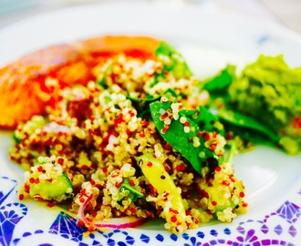 Nyttig sallad med quinoa och lax – recept