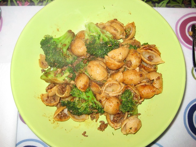 Gnocchi med köttfärs alt renskav, röd paprika, broccoli & soja