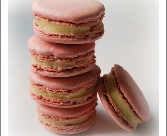 Lavendelmacaroons med vaniljsmörkräm