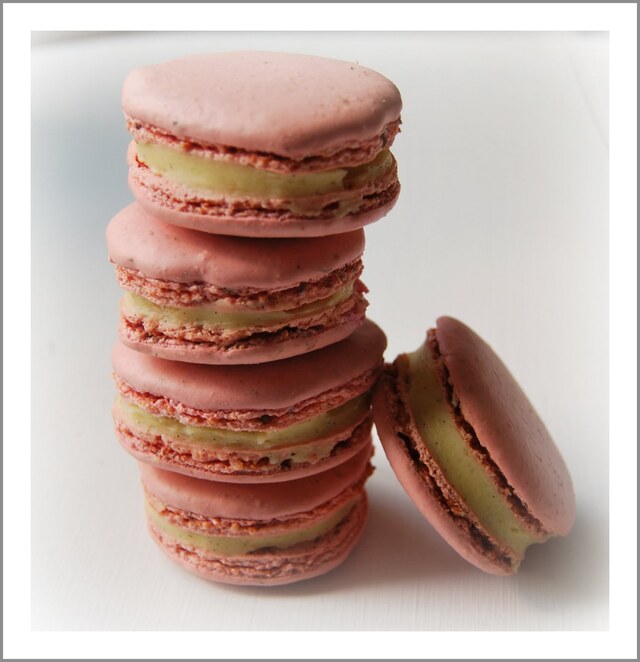 Lavendelmacaroons med vaniljsmörkräm