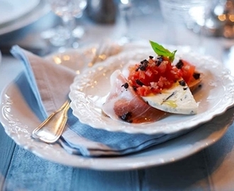 Crostini med parmaskinka och ost