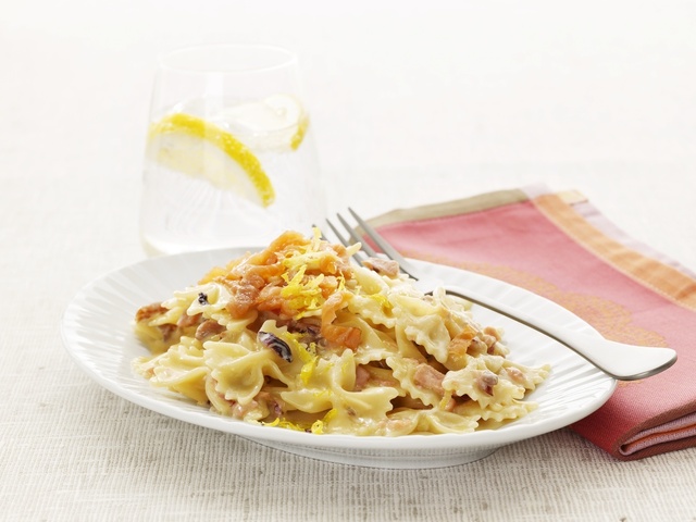 Farfalle con salmone e raddicchio - Farfalle med lax och rosésallad