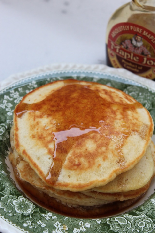 Amerikanska pannkakor med lönnsirap