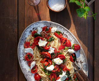 Rå tomatpasta - en favoriträtt! - Bara en kaka till