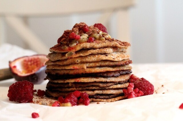 BANANPANNKAKA MED SMAK AV KARDEMUMMA