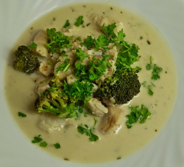 Fisksoppa med kokosmjölk och broccoli