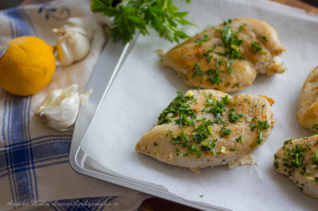 Kyckling med örter och citron – perfekt att ha klart inför veckan