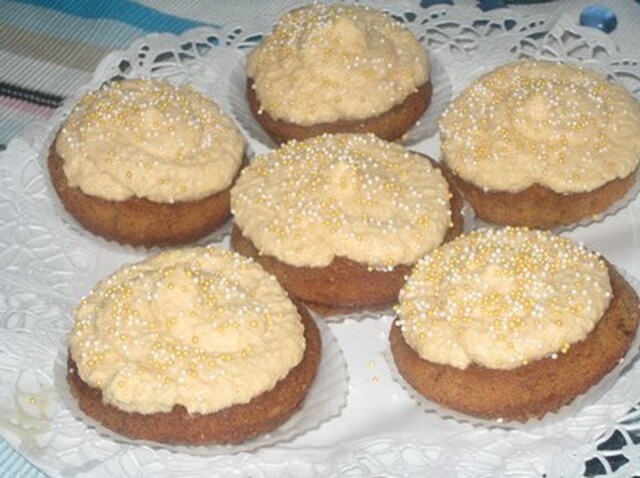 Pecan paj cupcakes med kolagrädde