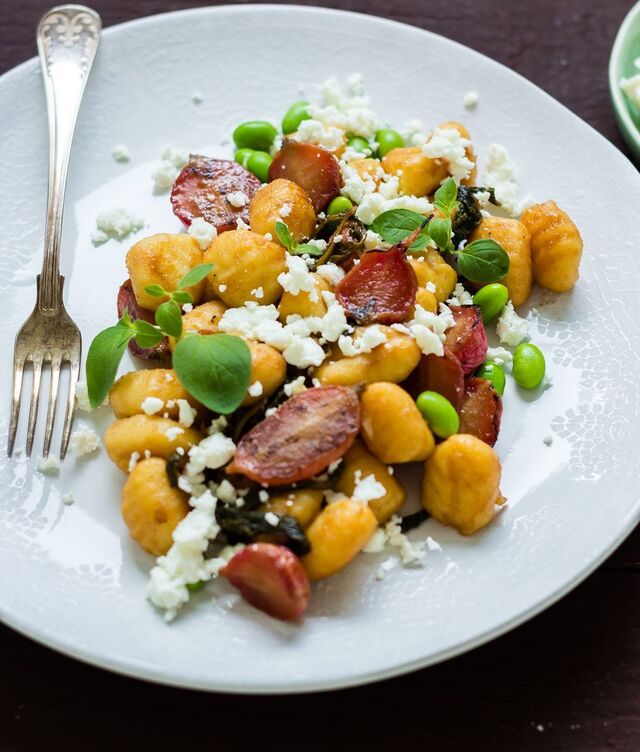 Gnocchi med honung- och sojaglaserade rädisor + sojabönor & smulad fetaost