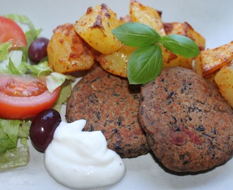 Bönbiffar med soltorkade tomater, pestopotatis och parmesansås