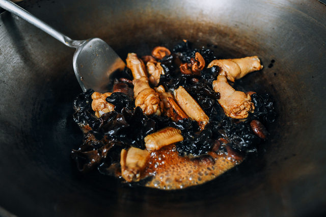 Chinese Braised Chicken with Mushrooms