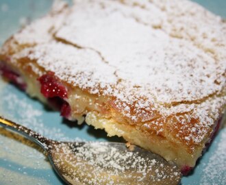 Blondies med vit choklad och hallon